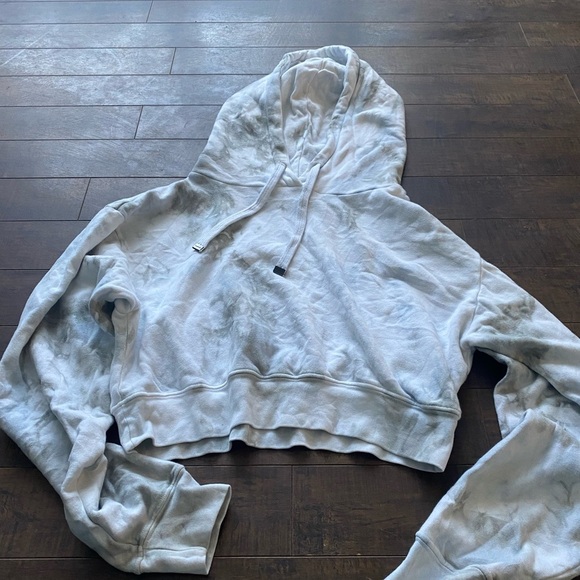 Talentless Cropped Hoodie - Picture 6 of 9